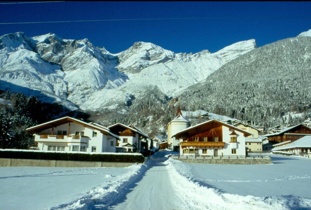 Spisshof Hotel Grins Exterior foto